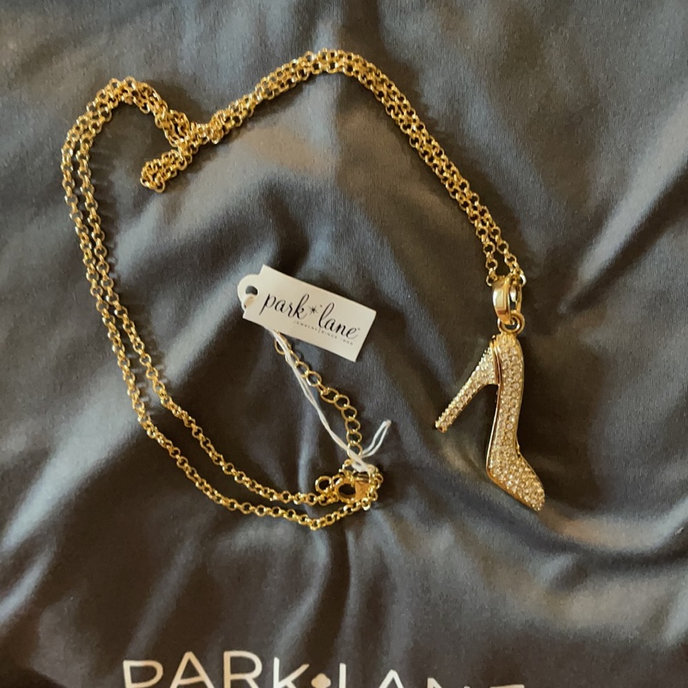🔥NWT🔥PARKLANE 🔥Head over heels 🔥Necklace Gold color only 🔥 - Picture 2 of 3